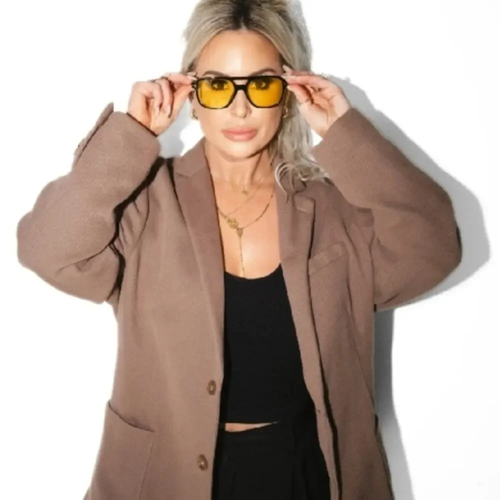 Stylish Women's Sunglasses with Yellow Lenses